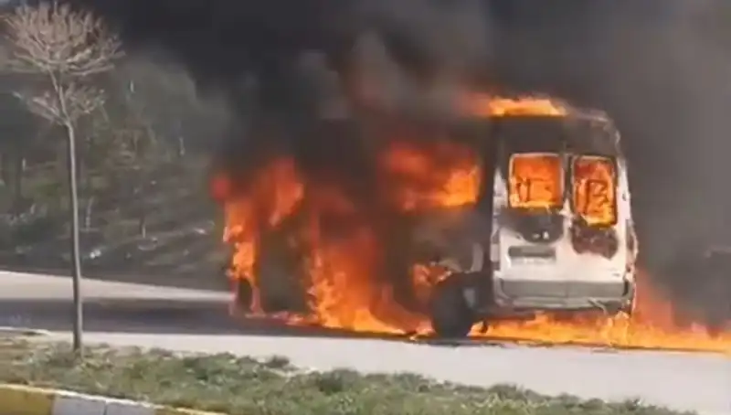 Havalimanı Servis Aracı Yangını: Olayın Ayrıntıları ve Son Gelişmeler