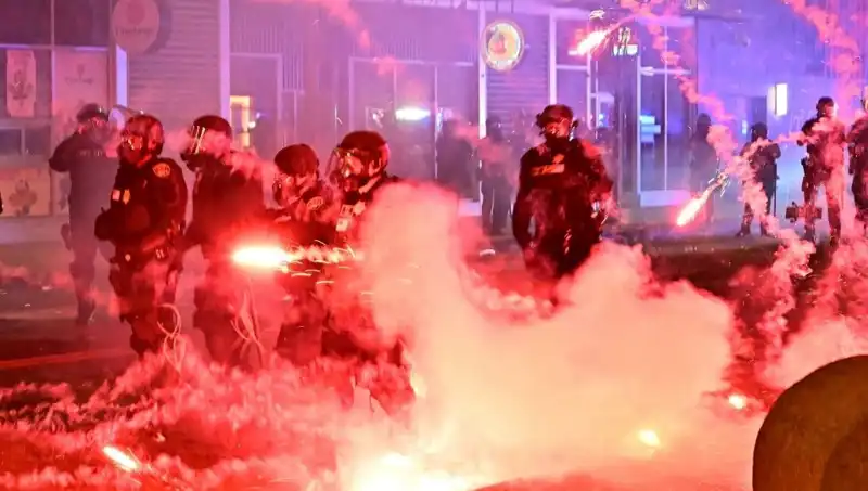 ABD'de Isyan Büyüyor: Los Angeles'taki Protestolar Diğer Şehirlere Sıçradı