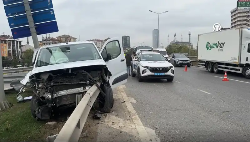 Otoyolda Gerçekleşen Feci Kaza: Araç Bariyerlere Saplandı