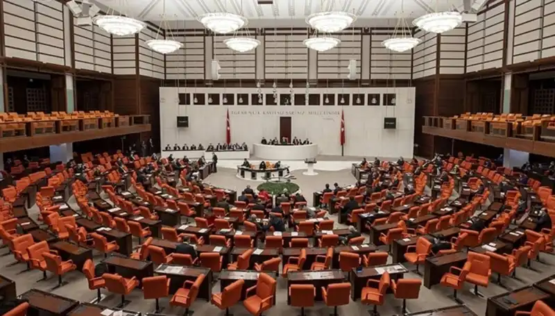 Meclis'te Gıda Zehirlenmesi İddialarına Yanıt: Hasan Turan Açıklama Yaptı