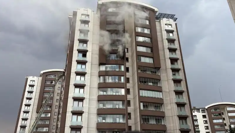 Ankara'da 14 Katlı Binada Yangın: Sıcak Anlar ve Can Pazarı Düştü