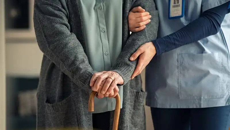 Dünyanın En Yaşlı Doktoru: 102 Yaşında Uzun Yaşamın 4 Sırrı