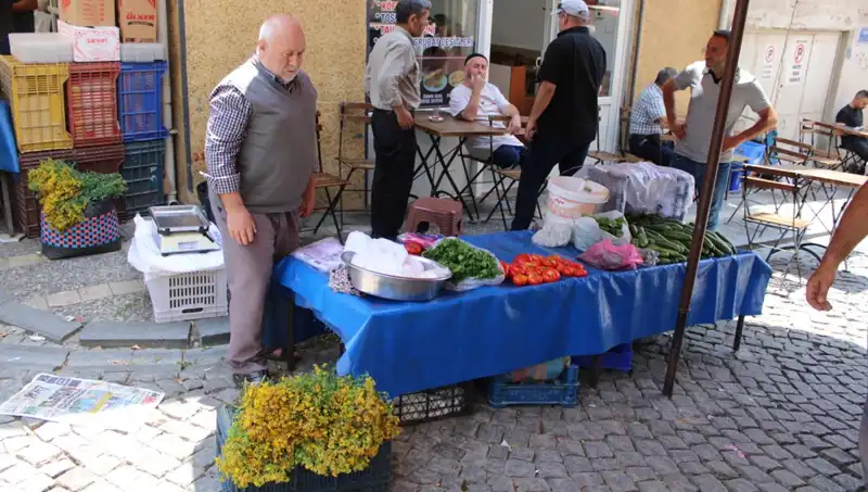 Dağların Şifalı Saklı Hazinesi: Kendiliğinden Yetişen Bitkiler 30 TL ile Pazar'da