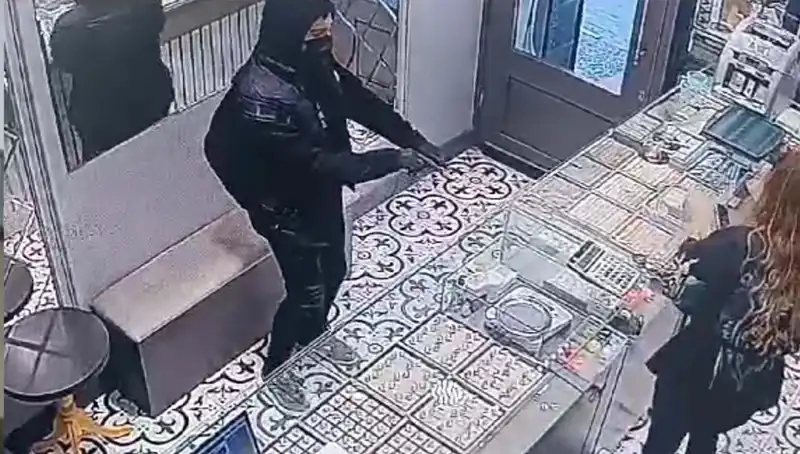 Soygun Girişimi Ajanların Dikkatiyle Dolaba Takıldı: Karanlık Planlar Suya Düştü!