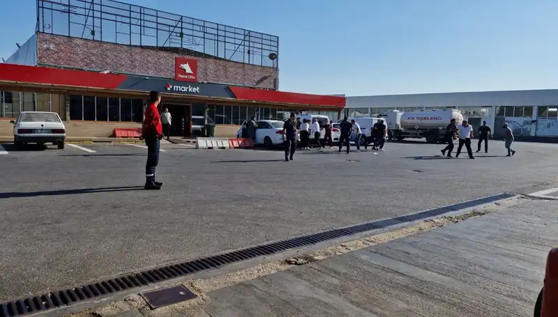 Omuz Atma Kavgası Alev Alev: İki Aile Akaryakıt İstasyonunu Savaşa Döndürdü!