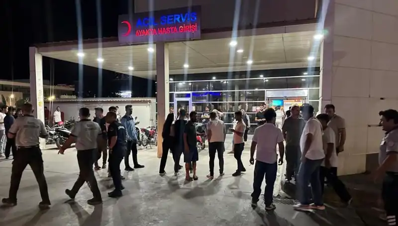 Acil Servis Önünde Tekme Tokat Kavga: Sağlık Çalışanları Olay Yerinde Şokta