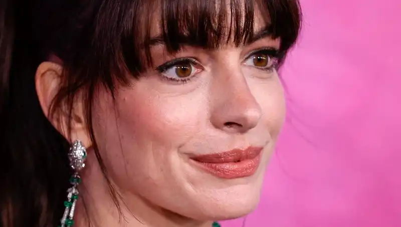 Hollywood Yıldızlarının Yüzlerinde Kullanılan Şaşırtıcı Estetik Tekniği
