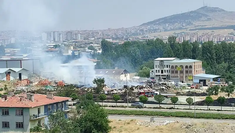 Otluk Alandaki Yangın: Depo Küle Dönerken Yerel Halk Tedirgin