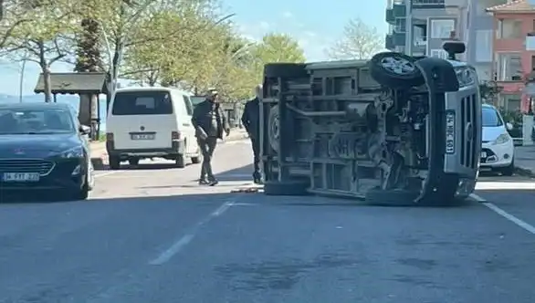 Otomobile Çarpan Araç Yan Yattı: Kazanın Detayları ve Sonrası
