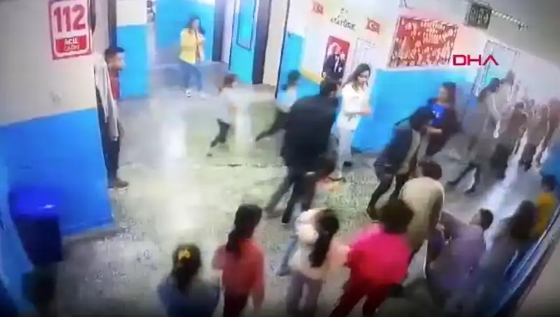 Bayılan Öğrenciyi Müdür Yardımcısı Hayata Döndürdü! O Anlar Yaşandı