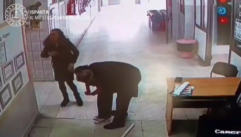 İlkokul Öğretmeninden Fark Yaratan Kurtarma Hamlesi: Heimlich Manevrası