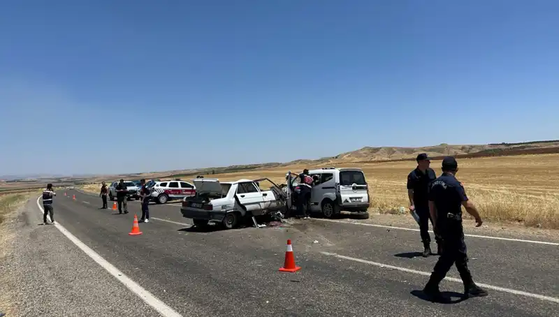 Adıyaman'da Feci Trafik Kazası: 4 Can Kaybı, Aileler Yasta