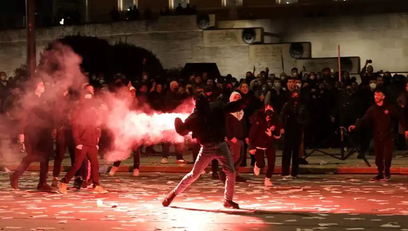 Yunanistan'da Hükümete Gensoru: Atina Sokaklarında Genel Protestolar Patlak Verdi