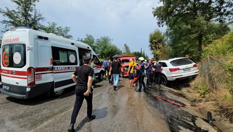 Sakarya'da Kamyonet ve Cip Çarpıştı: 4 Çocukla 5 Kişi Yaralandı!