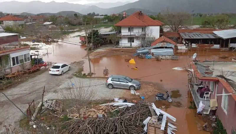 Burdur’da Şiddetli Yağış Felaketi: Evler ve Ahırlar Sular Altında!