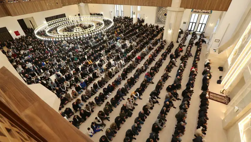 Cuma Namazı Saati 4 Nisan 2025: İstanbul, Ankara, İzmir’de Kılınacak Zaman