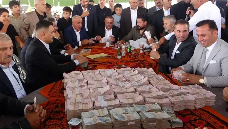 Aşiret Düğününde 1,5 Kilo Altın ve 7,5 Milyon TL Töreni
