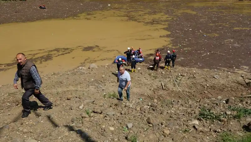 Trabzon'da Sel Felaketi: Evinde Su Tahliye Eden Adam Kurtarıldı