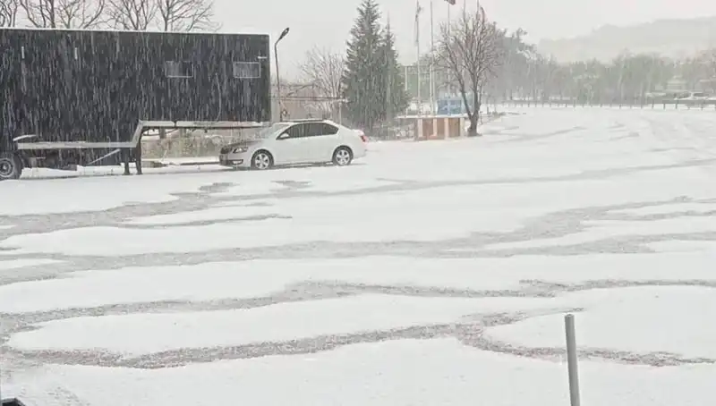 Tekirdağ’ın Üzerine Beyaz Bir Tabaka: Ceviz Büyüklüğünde Dolu Yağışı