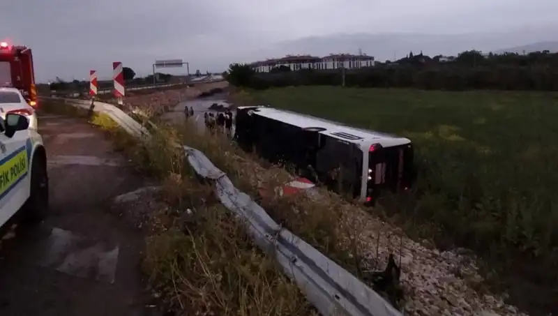 Manisa'da Yolcu Otobüsü Kazası: Yaralılar ve Son Durum Nedir?