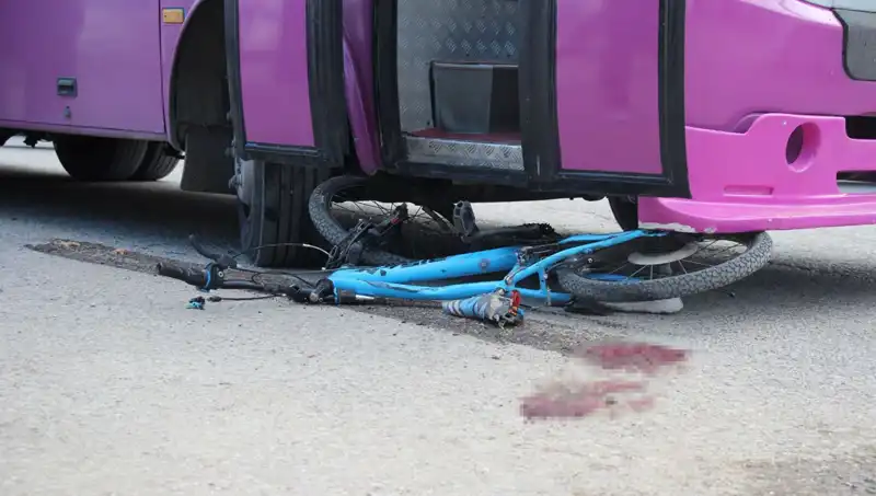 Bisikletiyle Sokağa Fırlayan Çocuk, Otobüsün Altında Kalarak Hayatını Kaybetti