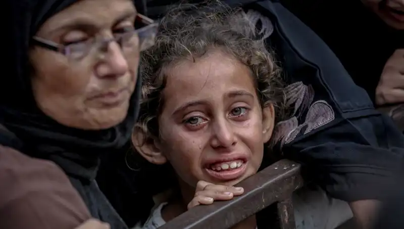 Gazze'de Açlık Savaşları: İsrail Askerleri Yemekleri Toprağa Gömmüş!