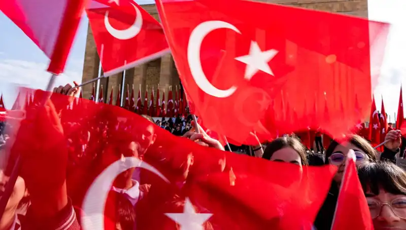 23 Nisan Ulusal Egemenlik Kutlamaları Türkiye'yi Sarıp Sarmaladı: İşte Renkli Görüntüler!