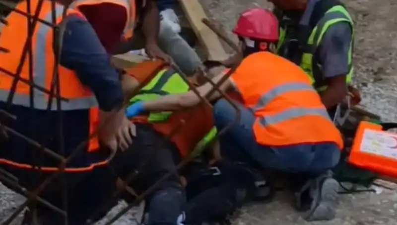 Adana'da İnşaat Alanında Çalışan İki İşçi Yaralandı: Olayın Detayları