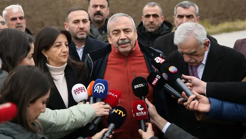İmralı'nın PKK'ya Yaptığı Çağrılar ve Sırrı Süreyya Önder'in Açıklamaları