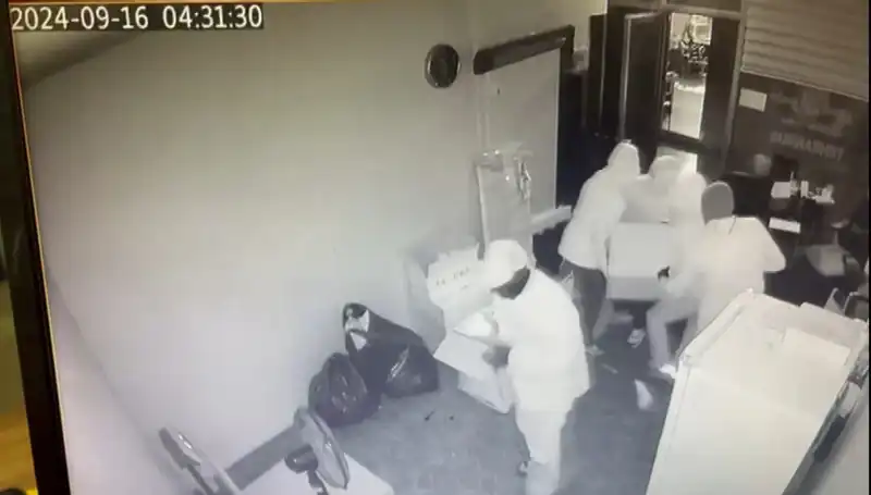 Kasa İçindeki Binlerce Lira, Hırsızların Yükü Oldu!