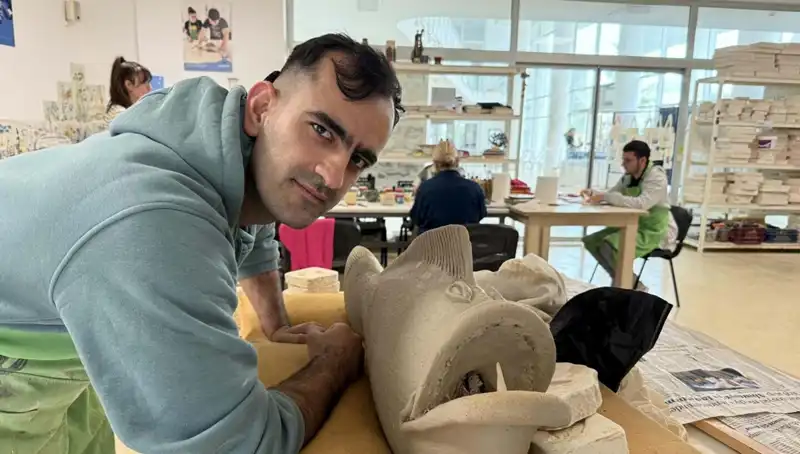 İşitme Engelli Rıfat Can, Engelleri Aşarak Başarıya Ulaşmanın Örneğini Sunuyor