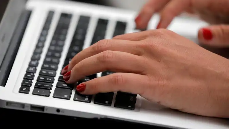 Laptop Mikrofonlarındaki Gizli Tehlike: Kapalıyken Dinleme Riski
