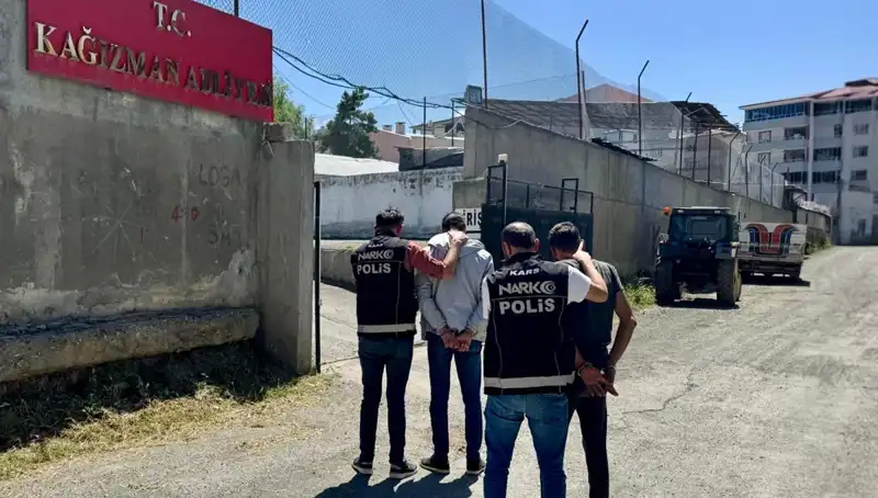 Kars'ta Uyuşturucu Operasyonu: İki Gözaltı ve Tutuklama Süreci