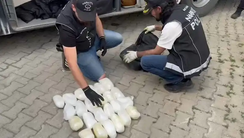 Yolcunun Valizinde Bulunan 13 Kilo Metamfetamin Şaşkınlık Yarattı