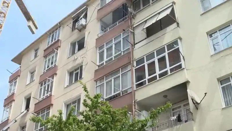 İstanbul'da Kolonları Patlayan 96 Dairelik Site Tahliye Edildi: Vahim Durum Açıklandı