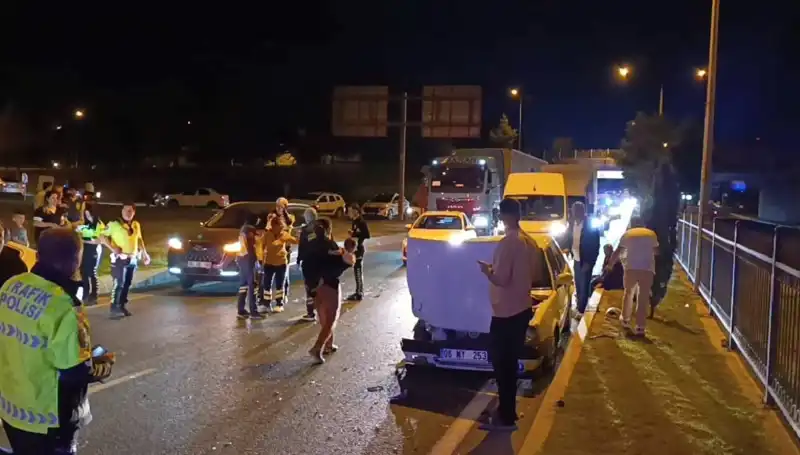 Otoyolda Geri Dönüş Yapan Araçta Feci Kaza: İki Çocuk Yaralı!