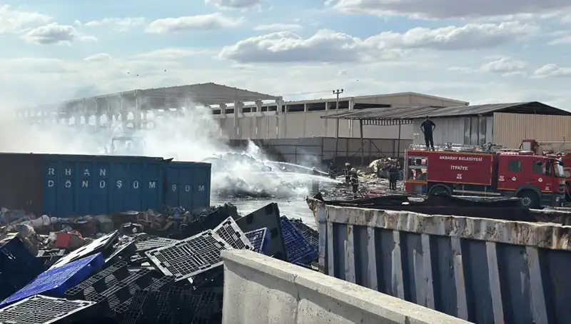 Aksaray'da Geri Dönüşüm Fabrikasında Korkutan Yangın: İlk Bilgiler Geldi!