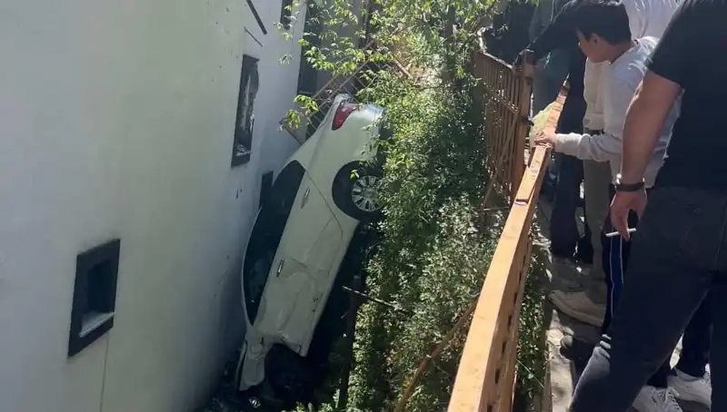 Kağıthane'de Korku Dolu Anlar: Araç Metrelerce Sürüklendi
