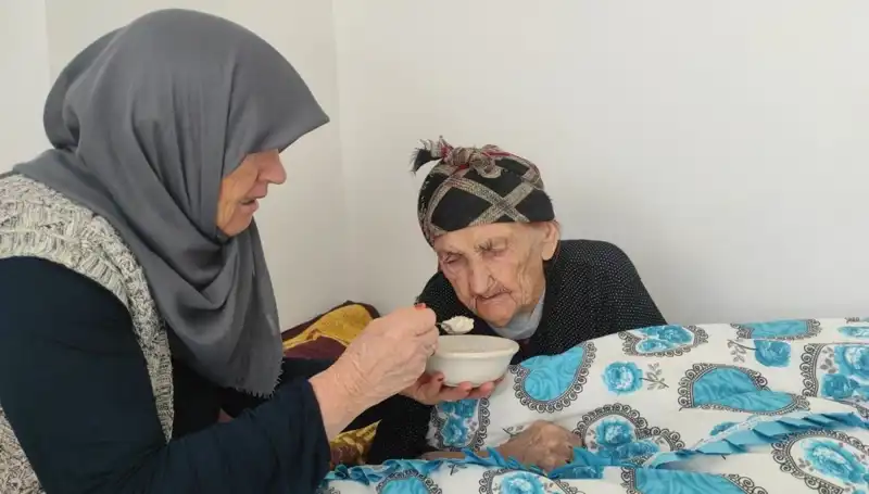 102 Yaşındaki Kezik Nine, Hiç Doktora Gitmeden Uzun Yaşamın Sırrını Açıklıyor