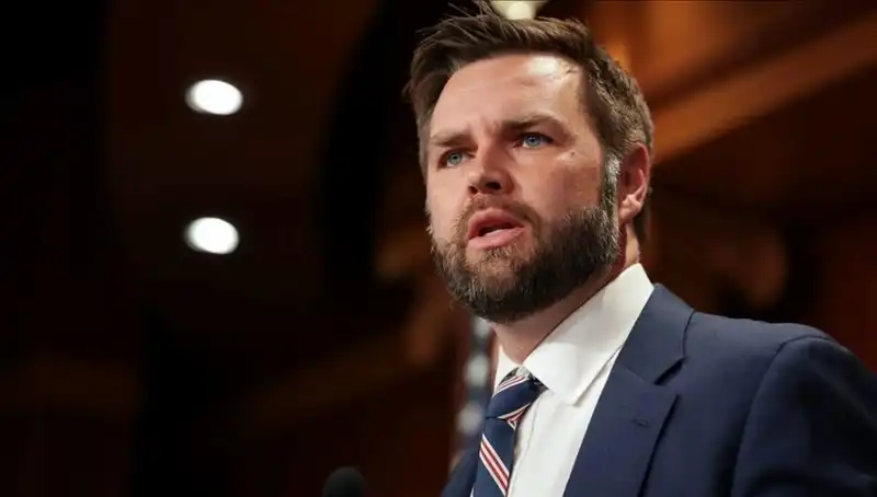 JD Vance: Zelenski ile Görüşen Amerikalı Siyasetçi Kimdir?