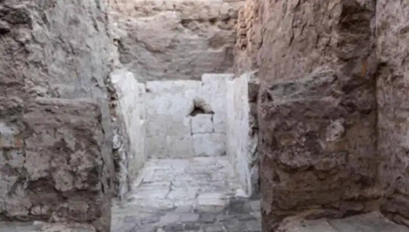 Mısır'da Tarihin Tozlu Sayfalarından Yeni Bir Keşif: 3,500 Yıllık Kraliyet Mezarı