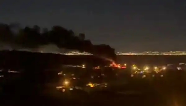 Yalova'daki Depo Yangını Korkuttu: Bir İtfaiyeci Dumandan Etkilendi!