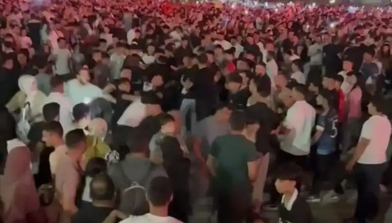 Konserde Bıçaklı Kavga! Üç Kişi Yaralandı, Detaylar Şok Edici