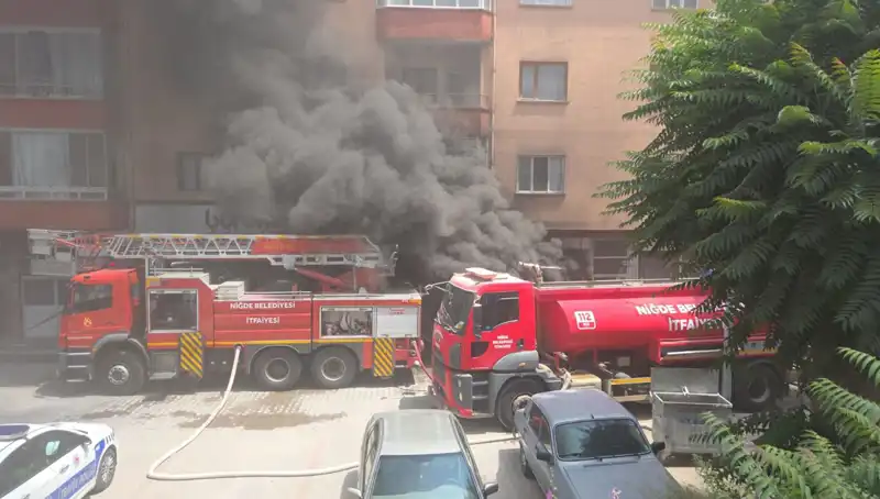 Niğde'deki Beyaz Eşya Deposunda Korkutan Yangın: Olayın Detayları