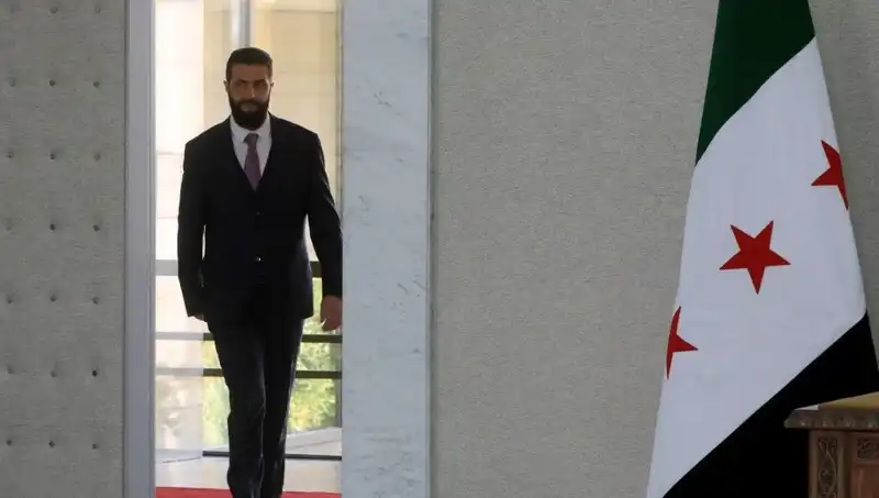 Paris'te Şara-Macron Zirvesi: Fransa, Yeni Suriye'nin İnşasına Destek Vermeye Hazır