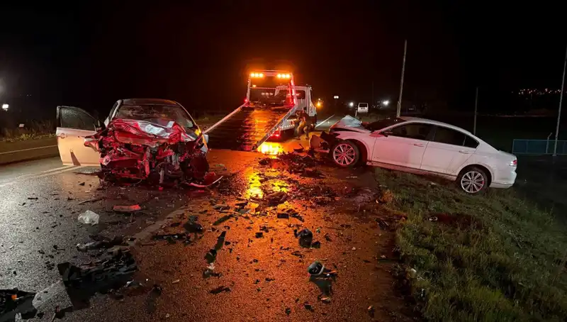 Çanakkale'de Korkunç Kaza: İki Araç Çarpıştı, 3 Kayıp 1 Yaralı
