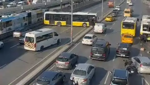 İETT Otobüsünün Sebep Olduğu Kaza Trafiği Felç Etti: Detaylar Ortaya Çıktı
