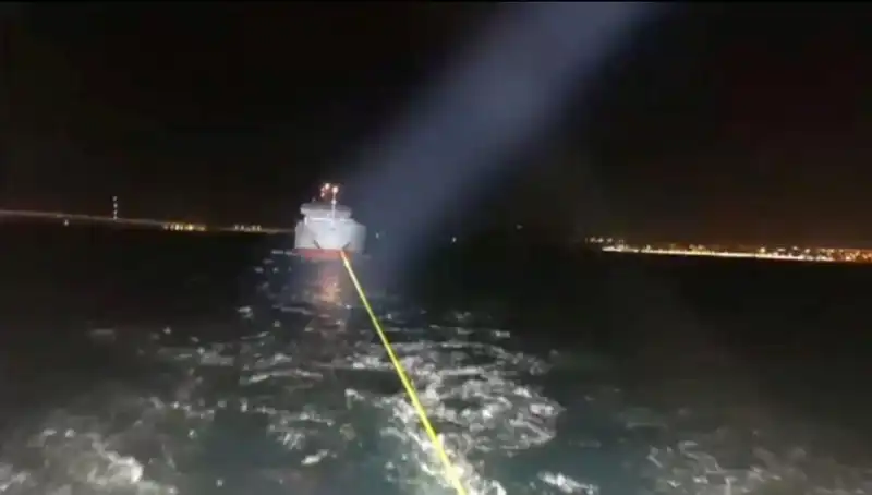 Çanakkale Boğazı'nda Gemi Arızası: Deniz Trafiği Durduruldu!