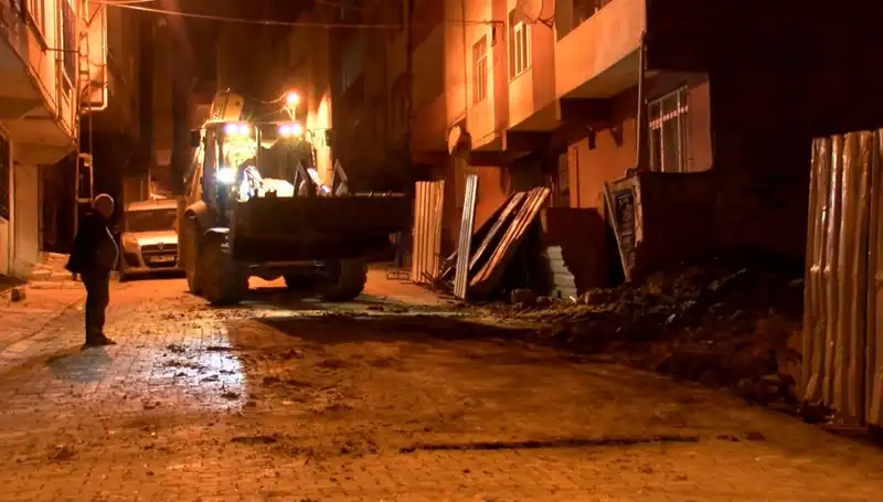 Bağcılar'daki Eğilen Bina Boşaltıldı: Güvenlik Önlemleri Alındı mı?
