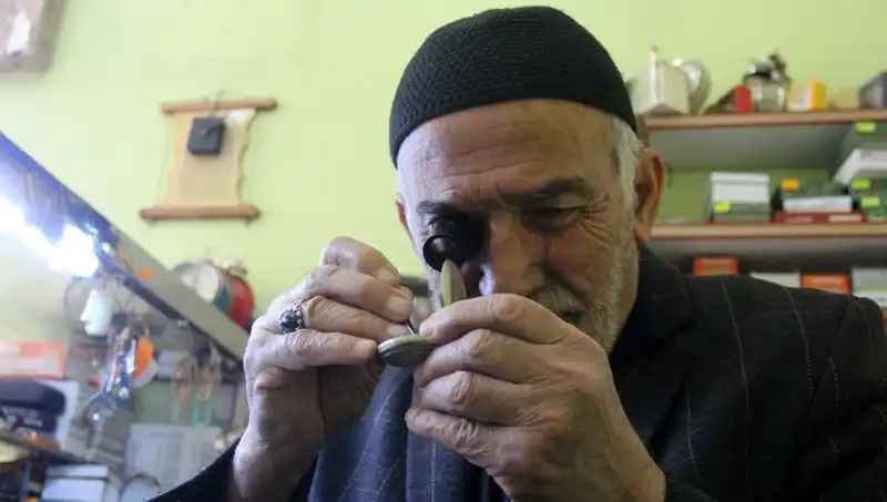 Yarım Asırdır 20 Metrekarelik Dükkanda: Zamanın Durmaması İçin Savaşan Usta